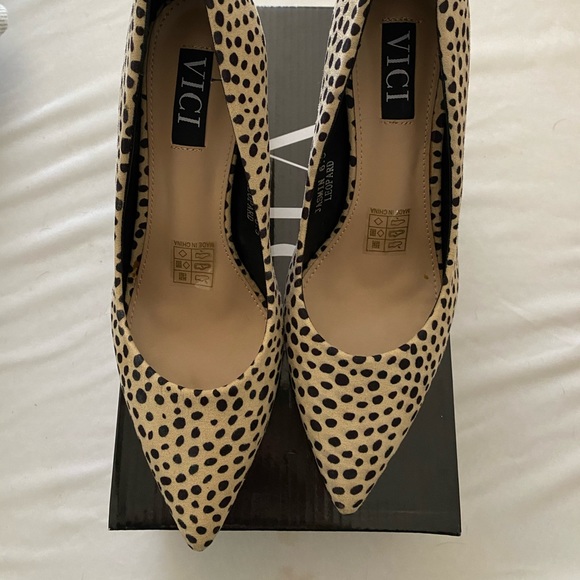 NWB new in box VICI chunky heels - Picture 4 of 4